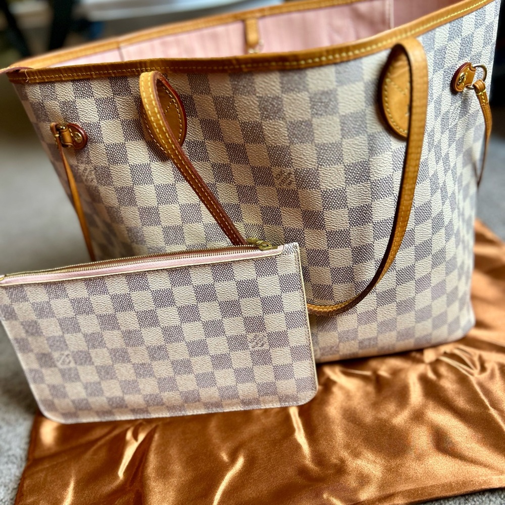 Authentic Louis Vuitton Neverfull Damier Azur MM Tote with matching pouch